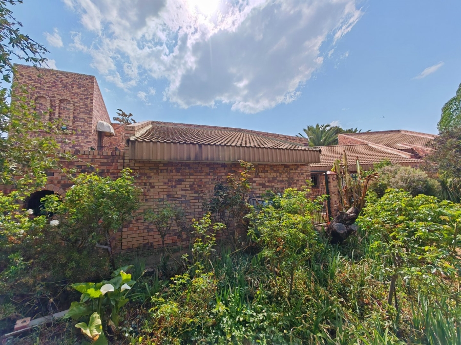 5 Bedroom Property for Sale in Pellissier Free State